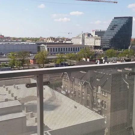 Perfectely Located With Free Parking Lägenhet