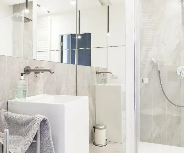 Perfectely Located With Free Parking * Poznan