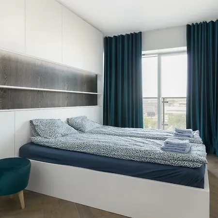 Perfectely Located With Free Parking 아파트