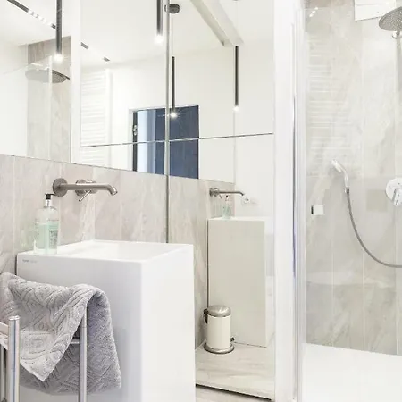 Perfectely Located With Free Parking * Poznań