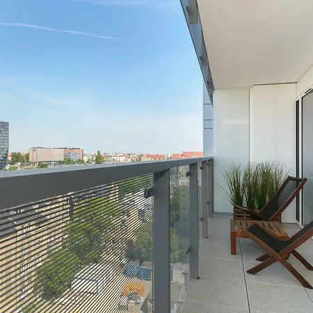 Perfectely Located With Free Parking 아파트 포즈난