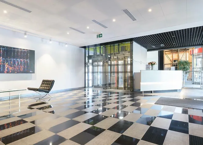 Perfectely Located With Free Parking 公寓